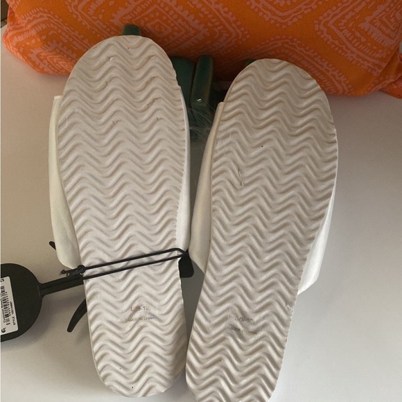 NWT Fluffy white satin slippers size 9/10 - Picture 4 of 7